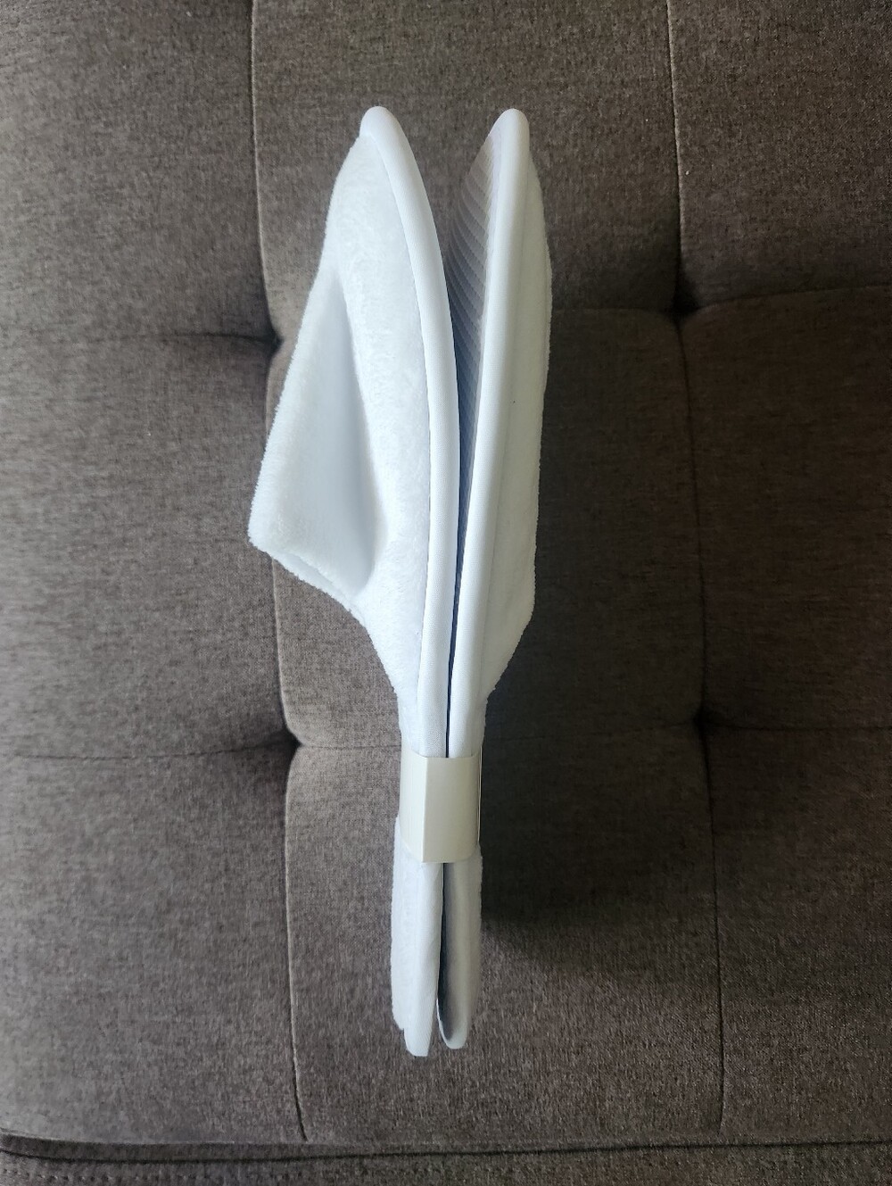 White Plush Hotel-Style Spa Slippers - Picture 2 of 2